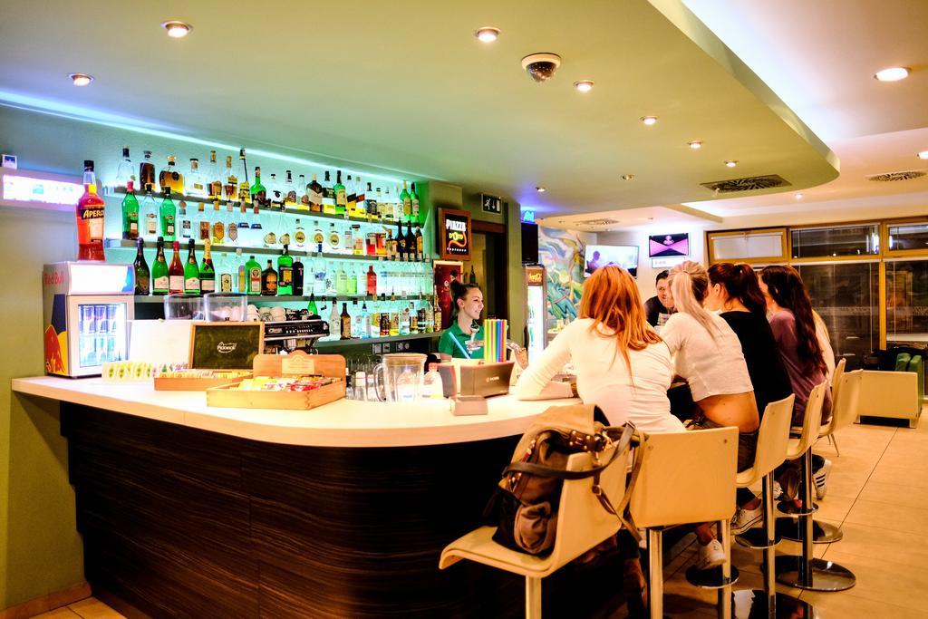 Hotel Deluxe With Free Wellness And Fitness Centrum Nitra Exteriör bild