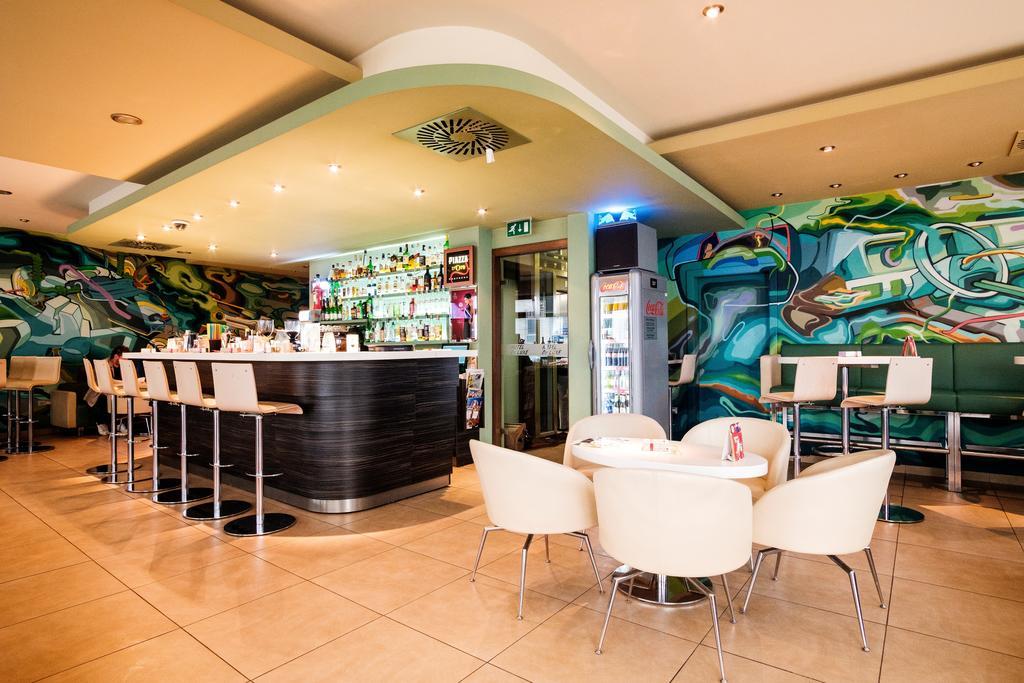 Hotel Deluxe With Free Wellness And Fitness Centrum Nitra Exteriör bild