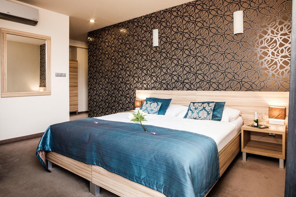 Hotel Deluxe With Free Wellness And Fitness Centrum Nitra Exteriör bild