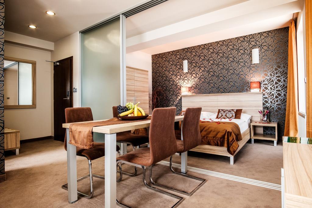 Hotel Deluxe With Free Wellness And Fitness Centrum Nitra Exteriör bild