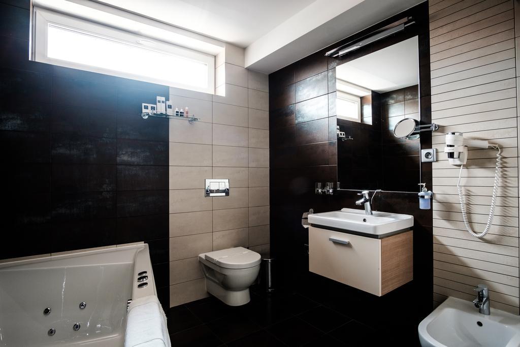 Hotel Deluxe With Free Wellness And Fitness Centrum Nitra Exteriör bild